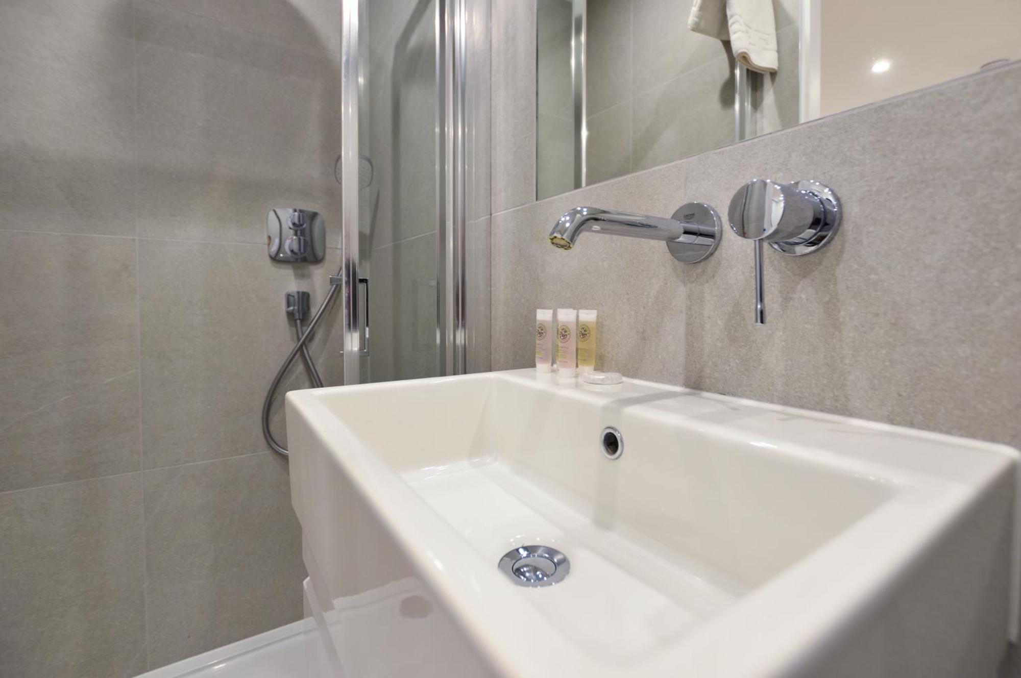 Earls Court East Serviced Apartments By Stayprime Лондон Экстерьер фото