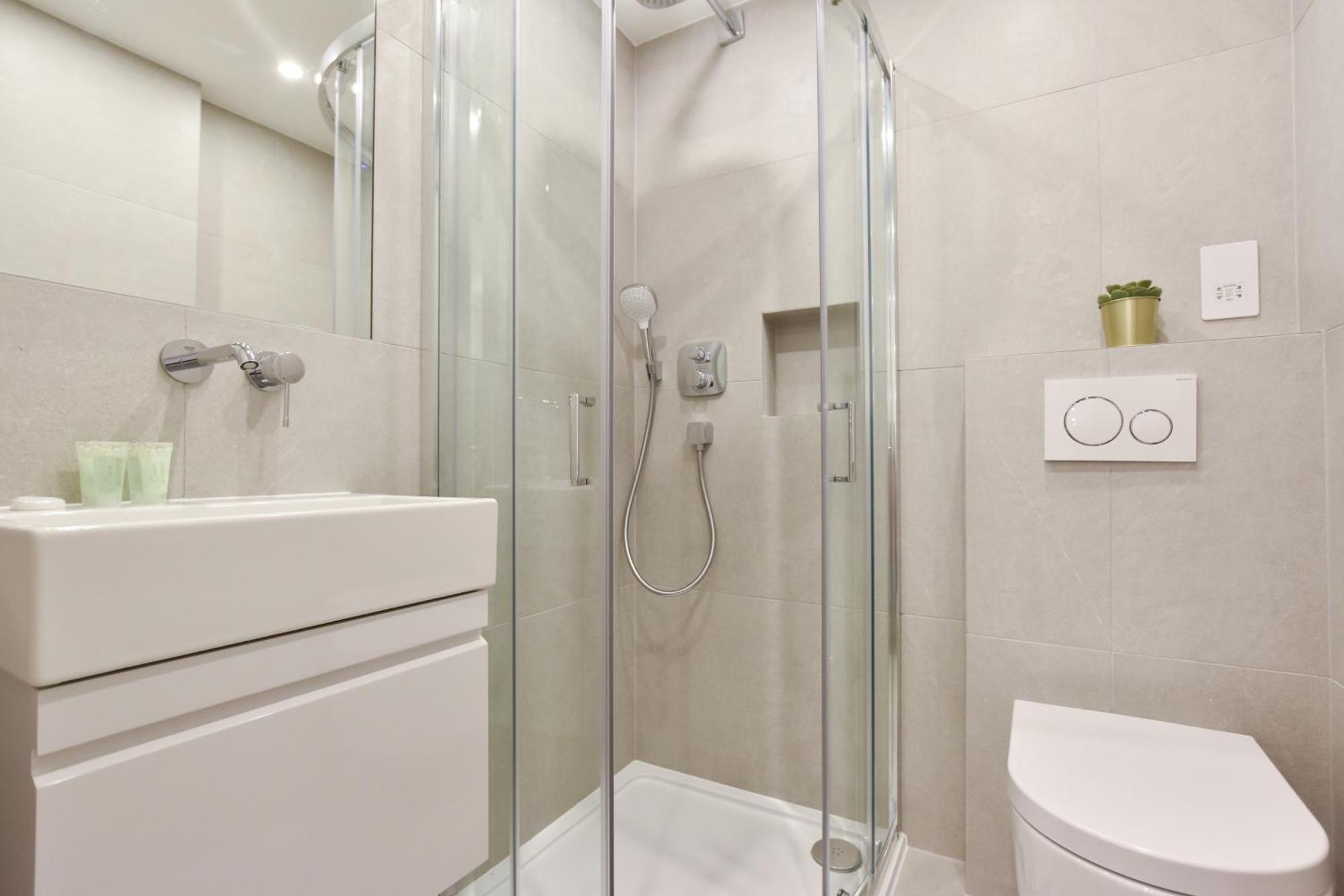 Earls Court East Serviced Apartments By Stayprime Лондон Экстерьер фото